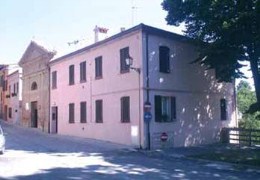 Recupero di un fabbricato di proprietà comunale (ex. Caserma dei Carabinieri) per ricavare n. 4 alloggi di ERP e n. 1 ambulatorio medico